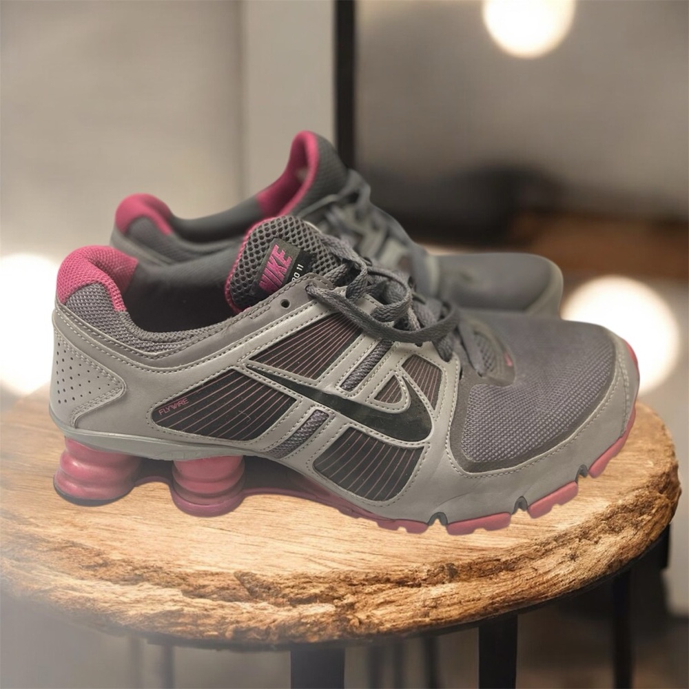 "GREAT CONDITION" Nike shox Gray and Pink athletic shoes